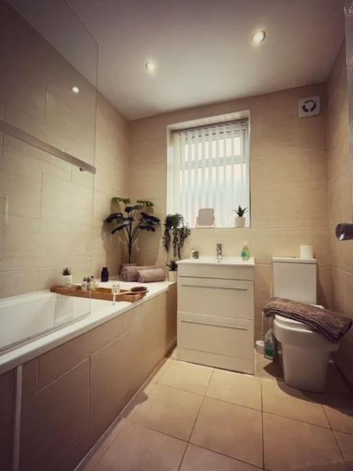5 Bedroom, Sleeps 9 - Base To Explore Liverpool And Beyond 利物浦 外观 照片