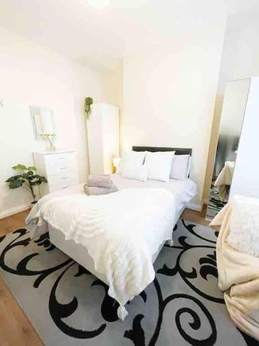 5 Bedroom, Sleeps 9 - Base To Explore Liverpool And Beyond 利物浦 外观 照片