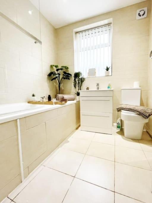 5 Bedroom, Sleeps 9 - Base To Explore Liverpool And Beyond 利物浦 外观 照片