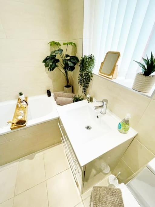 5 Bedroom, Sleeps 9 - Base To Explore Liverpool And Beyond 利物浦 外观 照片